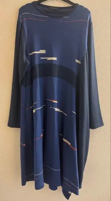 크레센트의 비대칭 니트 원피스