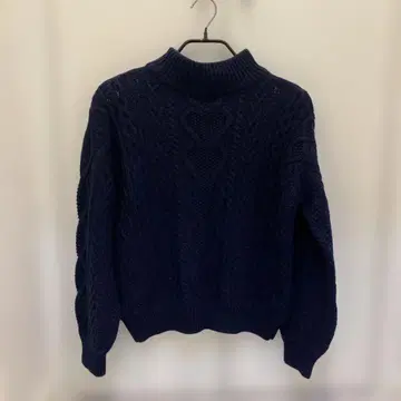 네이비 케이블 니트 터틀넥 스웨터