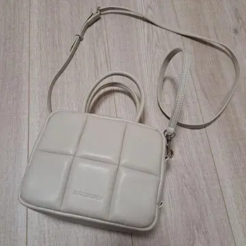 ADD CULUMN 퀼팅 숄더백