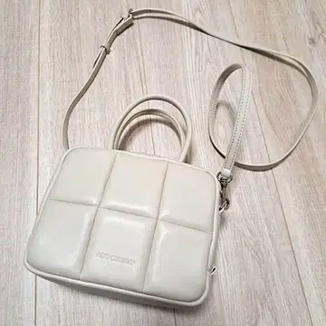 ADD CULUMN 퀼팅 숄더백