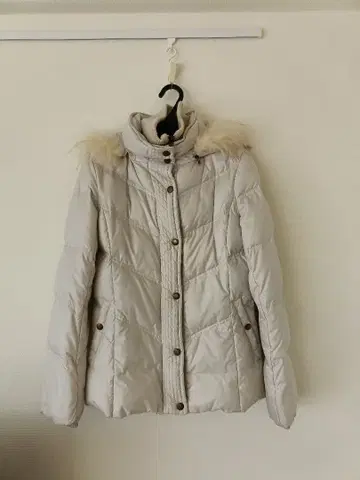 쿠미쿄쿠 화이트 다운 자켓 M 사이즈 퍼 포함