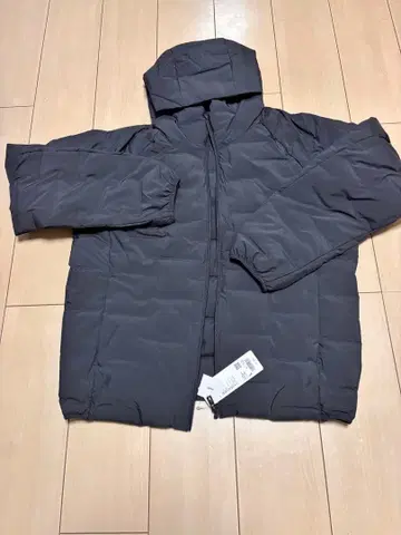 유니클로 블랙 다운 자켓 L 사이즈