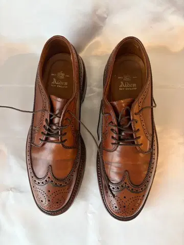 Alden 브라운 가죽 윙 팁 드레스 슈즈