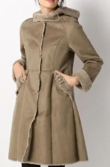 토카 페이크 무스탕 코트 TOCCA