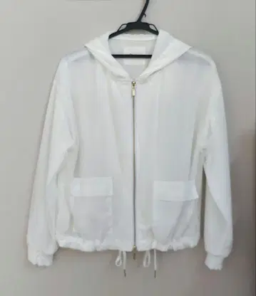 Praia 화이트 후드 부착 후드티