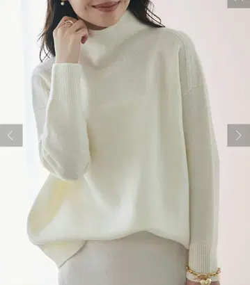 새상품 La boutique BonBon 터틀넥 니트 아이보리 스웨터