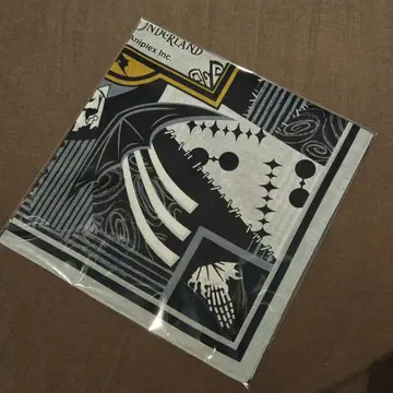 트위스테 스컬리 손수건