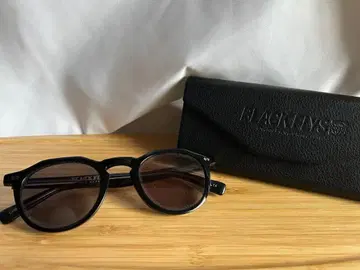 BLACK FlYS FLY COMDEN