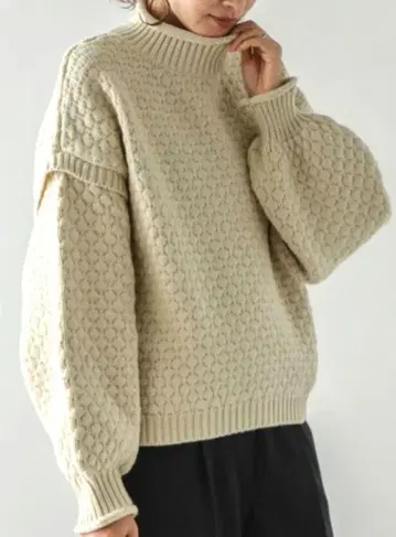 [ 미사용 새상품 ] 팝콘 편직 하이넥 풀오버 아이보리