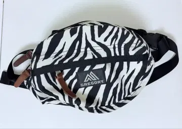 GREGORY 제브라 패턴 바디백 그레고리 숄더백