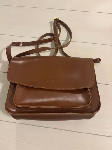 브라운 가죽 숄더백