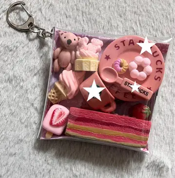 가챠 파우치 [ 곰돌이 딸기 롱케이크 카페 ]