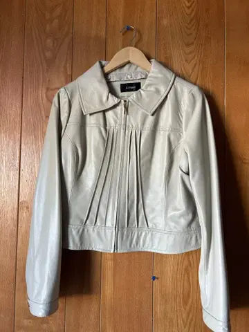 가죽 플리츠 숏 자켓 라이트 베이지