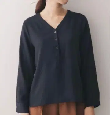 새상품급 어반 리서치 V넥 티셔츠 네이비