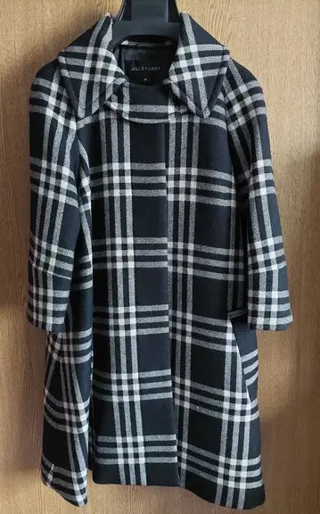 질 스튜어트 체크 무늬 롱 코트 P 사이즈