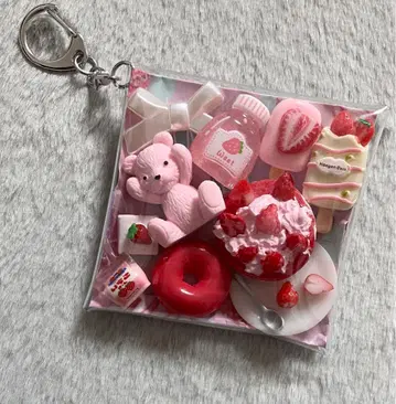 가챠 파우치 [ 핑크 곰돌이 딸기 휘핑 케이크 딸기 디저트 ]