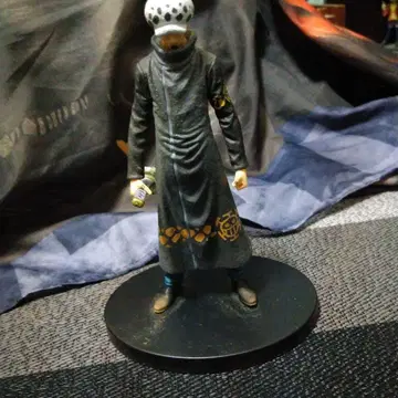 트라팔가 로 피규어