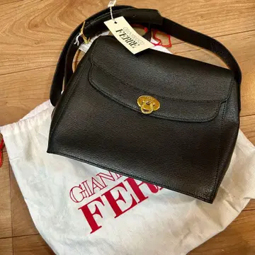 새상품 하자품 잔프랑코 페레 블랙 숄더백