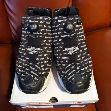 리복 INSTA PUMP FURY OG 올 로고 무늬 24.5