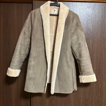 베이지 무스탕 코트 M 사이즈