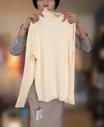 새상품 cloche/클로셰 소매 버튼 리브 니트