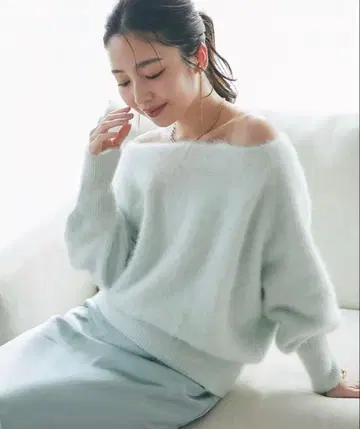 택 포함 새상품 라 부티크 봉봉 헤어 리 울 캐시미어 혼방 오프숄더 니트