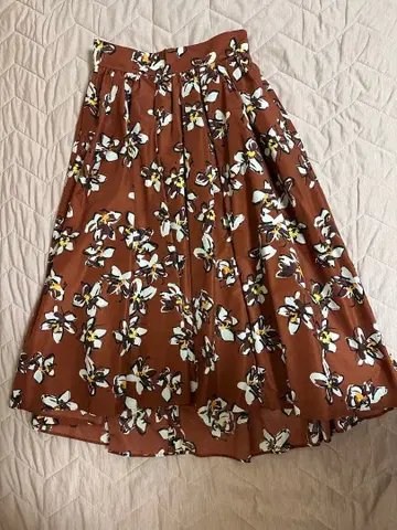 로페 (ROPE) 플라워 프린트 플레어 스커트 브라운