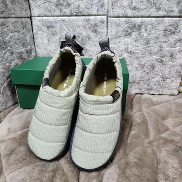 LACOSTE 퀼팅 슬립온 그레이