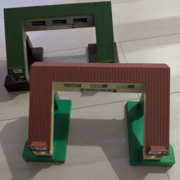 프라레일 역 홈 집