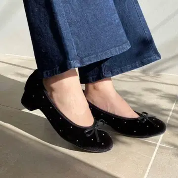 nice claup 벨로아 블랙 금 로우힐 발레 슈즈