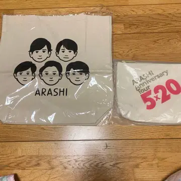 아라시 백, 파우치