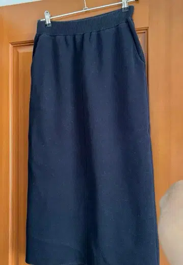 그린 라벨 릴랙싱 타이트 스커트 블랙