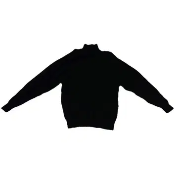 블랙 터틀넥 스웨터 손