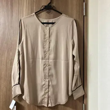 새상품 2WAY 베이지 긴팔 셔츠 블랙 라인 프리 사이즈