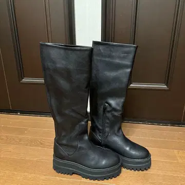 사이드 지퍼 블랙 통굽 부츠