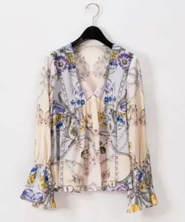 미사용 새상품 그레이스 콘티넨탈 체인 플라워 프린트 탑 36