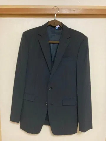 다크 그레이 스트라이프 비즈니스 정장