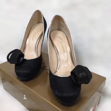 리본 포함 블랙 레이스 하이힐 펌프스