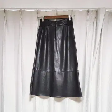 TOMORROWLAND 보르지 레더라이크 스커트 32