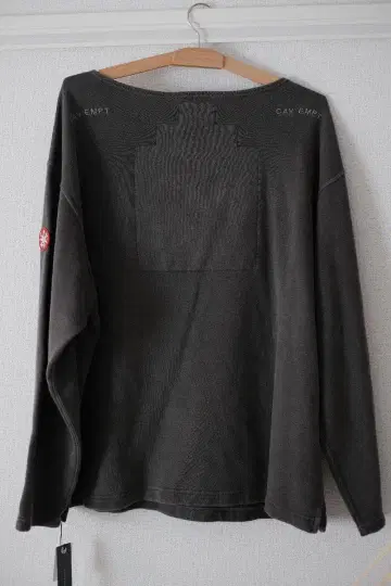 [ 새상품급 ] C.E CAV EMPT 러버 패치 맨투맨 M 차콜