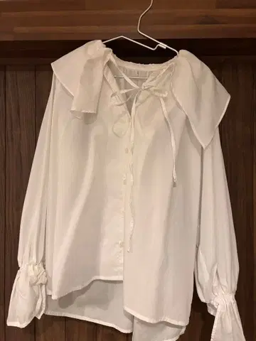 r. 화이트 프릴 셔츠 M 사이즈