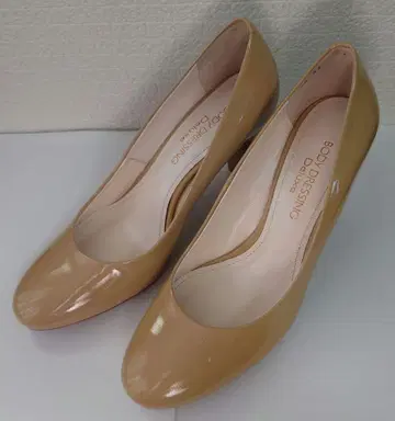 새상품 바디 드레싱 에나멜 펌프스 베이지 24cm 일본제