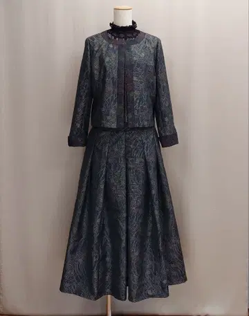 기모노 리메이크 배색 절개 자켓과 플리츠 스커트