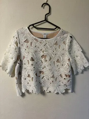 레이스 꽃무늬 반팔 상의, 타이트 스커트 세트