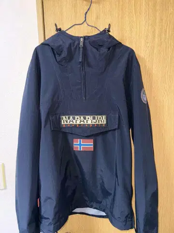 NAPAPIJRI 네이비 풀오버 마운틴 파카