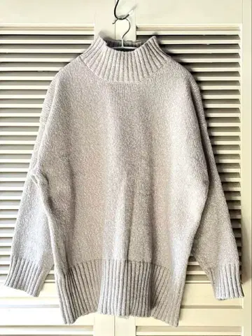 [ NICE CLAUP ] 택 포함 MIX 니트 프리 하이넥 베이지