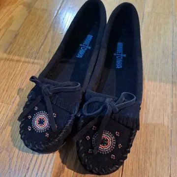 미사용 새상품 Minnetonka 비즈 장식 블랙 모카신