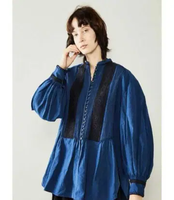 새상품급 CURRENTAGE [카렌테이지] 자수 블라우스