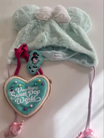 바네로페 폰 슈위츠 퍼 모자