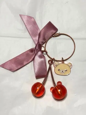 리락쿠마 코리코구의 주얼 체리 키링
